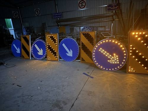 九江九江河南太阳能自发光交通路标牌厂家